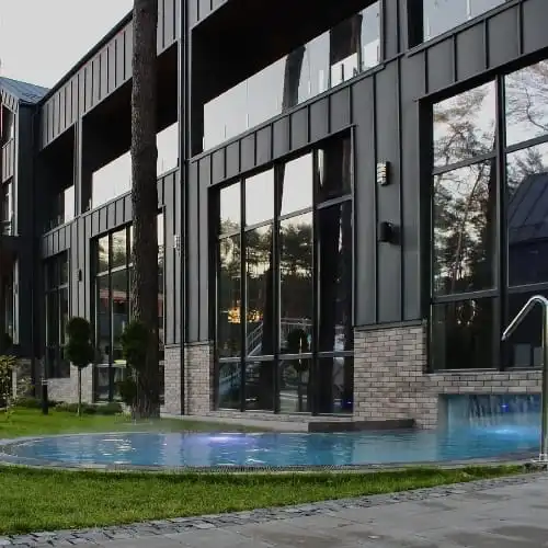 Готель у  відпочинковому комплексі ‘Золотий Лев’, селище Смига.