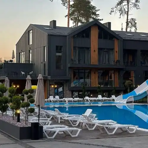 Готель у  відпочинковому комплексі ‘Золотий Лев’, селище Смига.